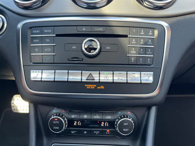 MERCEDES-BENZ GLA 250 AMG Line 4m