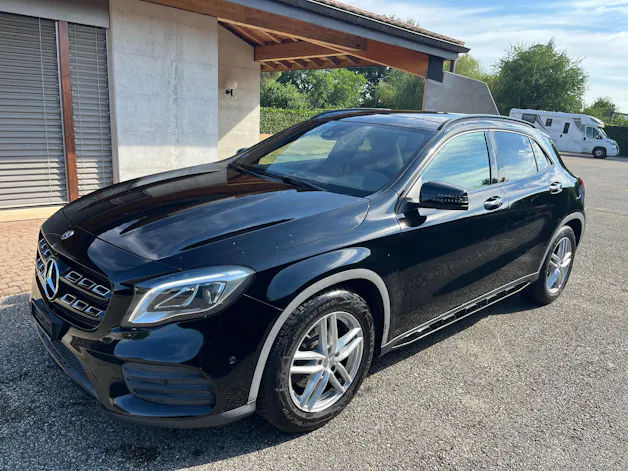 MERCEDES-BENZ GLA 250 AMG Line 4m