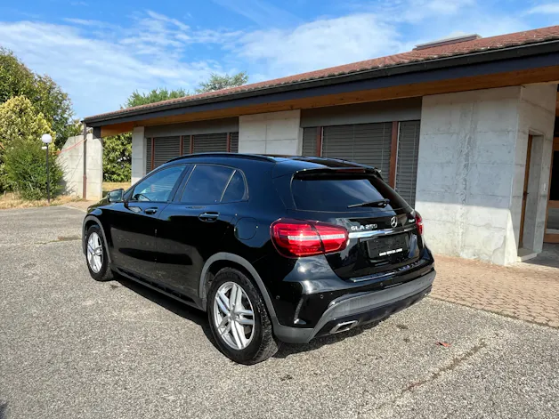 MERCEDES-BENZ GLA 250 AMG Line 4m