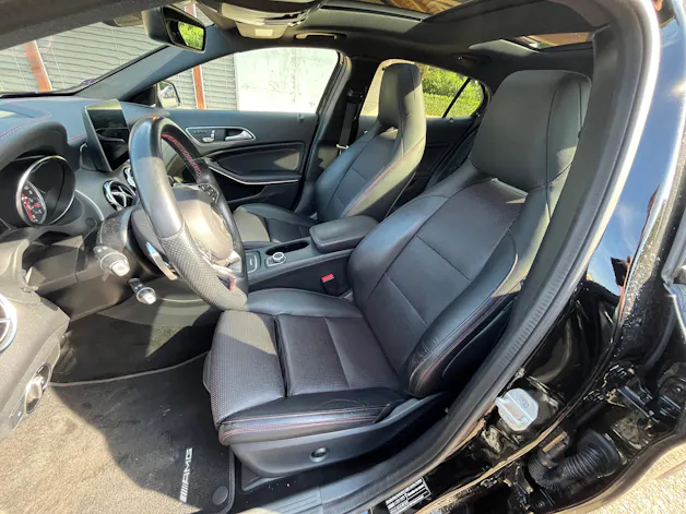 MERCEDES-BENZ GLA 250 AMG Line 4m