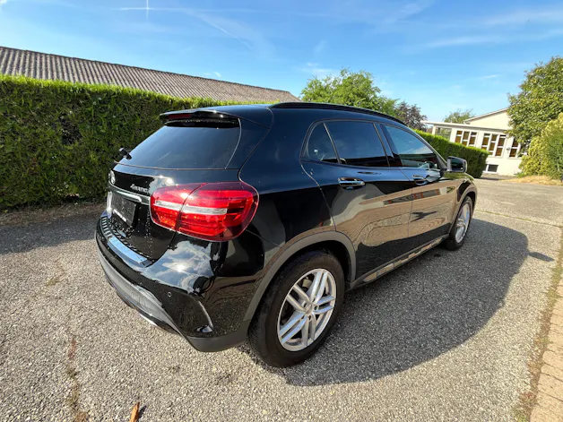 MERCEDES-BENZ GLA 250 AMG Line 4m