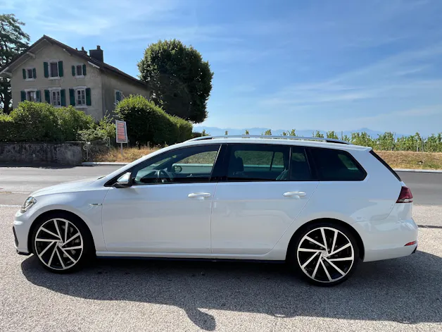 VW Golf VII Variant 2.0 TSI R 310 DSG 4motion