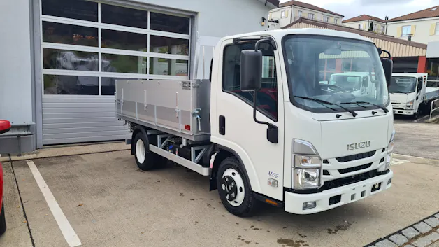 Isuzu M55 40Km/h