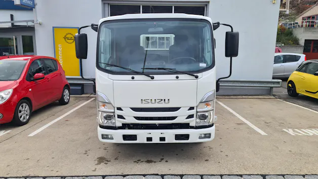 Isuzu M55 40Km/h