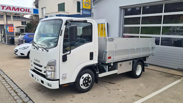 Isuzu M55 40Km/h