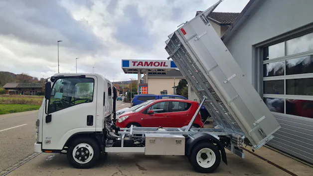 Isuzu M55 40Km/h