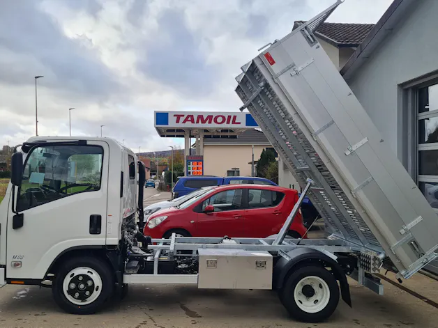 Isuzu M55 40Km/h