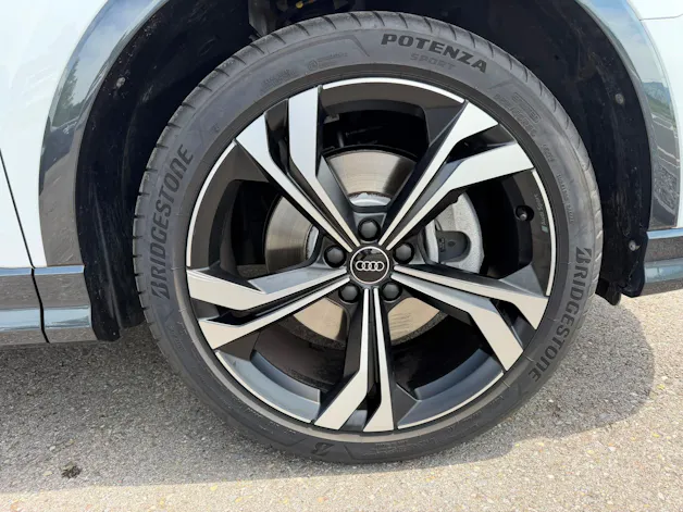 Audi NaviPLUS/Panoramadach/Anhängevorrichtung/verstellbare Dämpferregelung/SONOS Soundsystem/MatrixLED/Komfortschlüssel/