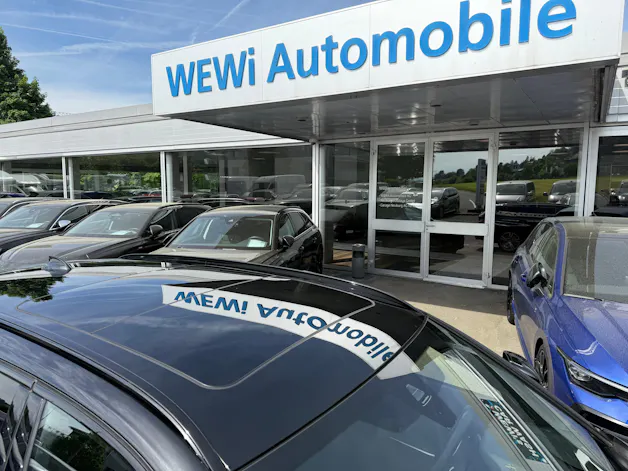 BMW 330e x DriveTouring M Sport Steptronic