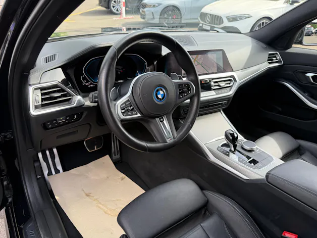 BMW 330e x DriveTouring M Sport Steptronic