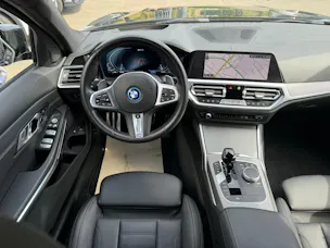 BMW 330e x DriveTouring M Sport Steptronic