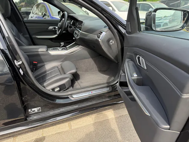 BMW 330e x DriveTouring M Sport Steptronic