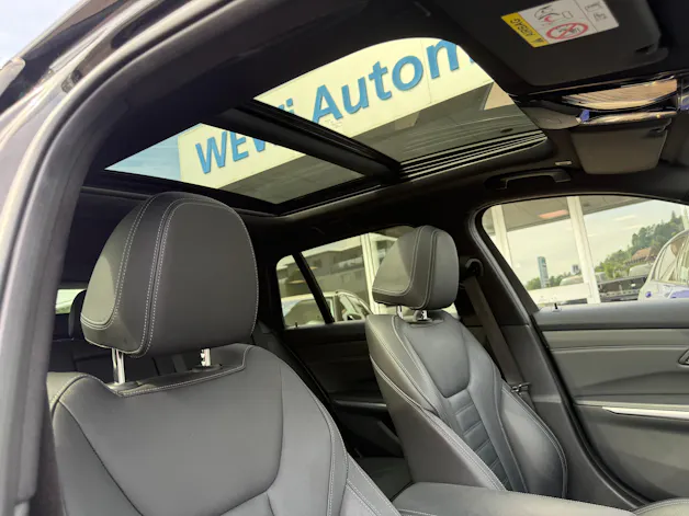 BMW 330e x DriveTouring M Sport Steptronic