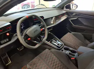 Audi NaviPLUS/Carbonschalensitze/Panoramadach/Kamera/HeadUpDisplay/280km/h Aufhebung/SONOS Sound/