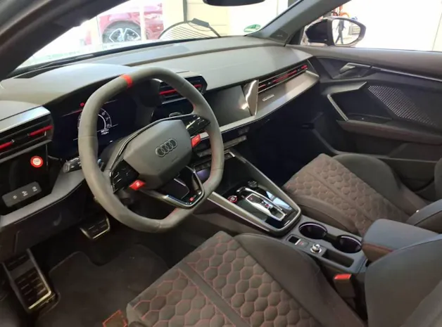 Audi NaviPLUS/Carbonschalensitze/Panoramadach/Kamera/HeadUpDisplay/280km/h Aufhebung/SONOS Sound/