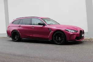BMW M3 Touring xDrive Competition M CARBON EXTERIEURPAKET Sonderlackierung *STERNRUBIN*