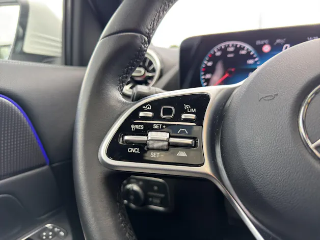 Mercedes-Benz GLA 250 Progressive 8G-DCT