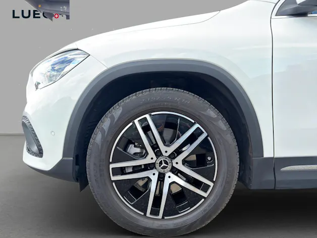 Mercedes-Benz GLA 250 Progressive 8G-DCT
