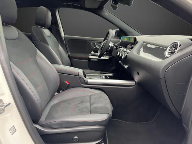 Mercedes-Benz GLA 220 4Matic 8G-DCT