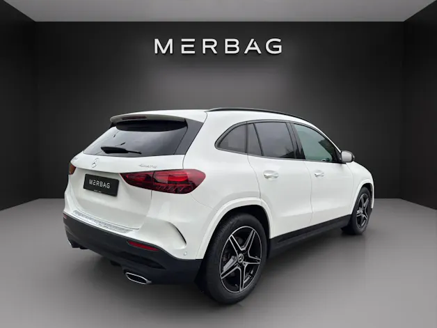 Mercedes-Benz GLA 220 4Matic 8G-DCT