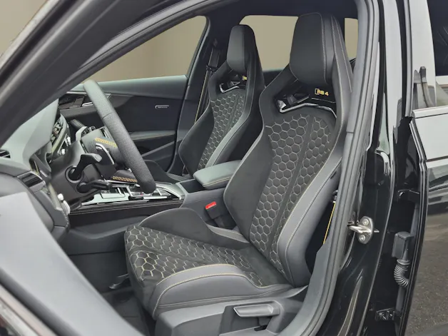 Audi RS4 Avant quattro tiptronic
