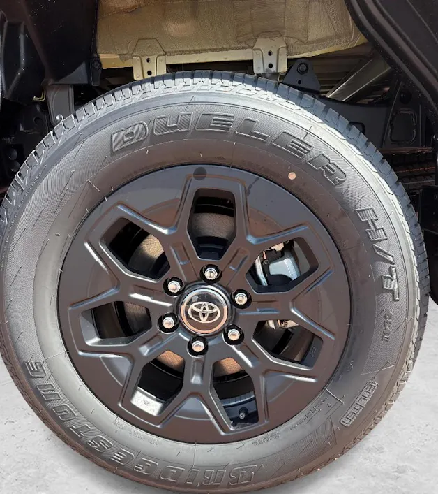 Toyota Hilux Double Cab.-Pick-up 2.8 D-4D MHEV 204 Invincible