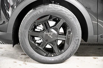 https://vehicle.imgix.net/4304255/aee478fc-9fe6-4071-9780-9f505cde45ca.jpg