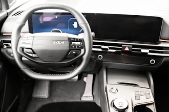 https://vehicle.imgix.net/4304328/00fff008-44d0-47ab-a34d-b535a9e66ebd.jpg