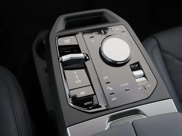 BMW iX M70