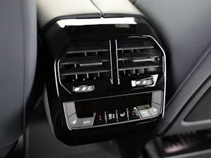 BMW iX M70