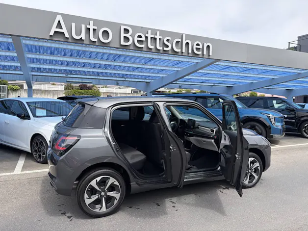 Suzuki Swift 1.2 Sakura Top Hybrid 4x4