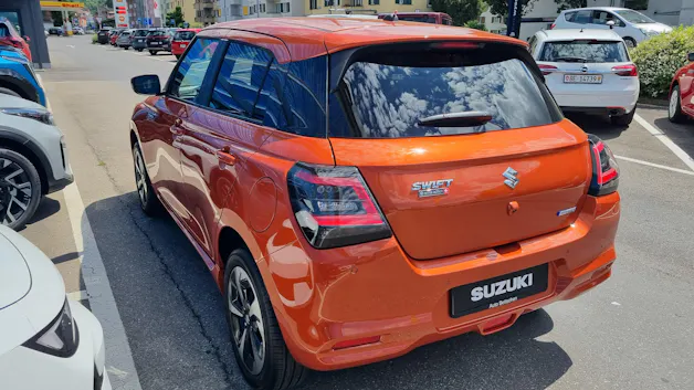 Suzuki Swift 1.2 Sakura Top Hybrid 4x4