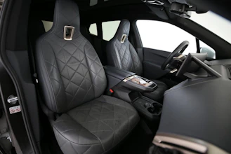 https://vehicle.imgix.net/4304395/7a6c1cf1-f58e-4c8b-95c2-96022bab768a.jpg