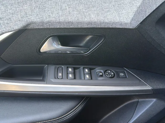 Peugeot 3008 1.2 Hybrid Allure