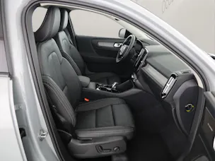 Volvo XC40 2.0 B3 MH Plus Dark