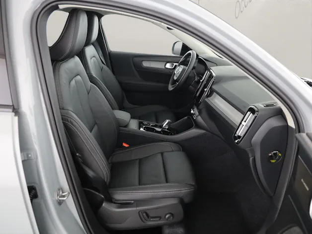 Volvo XC40 2.0 B3 MH Plus Dark