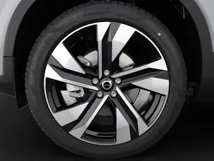 Volvo XC40 2.0 B3 MH Plus Dark