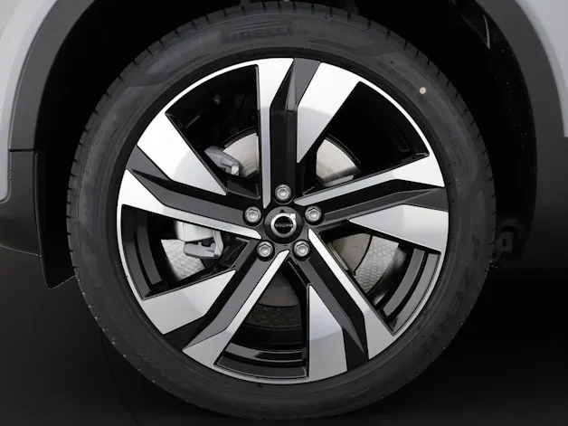 Volvo XC40 2.0 B3 MH Plus Dark