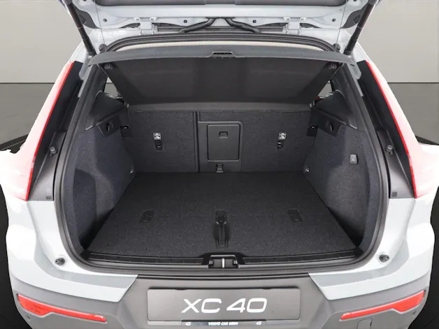 Volvo XC40 2.0 B3 MH Plus Dark