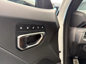 https://vehicle.imgix.net/4304682/abe4e410-b97e-4a6f-8b73-c3405a11ead6.jpg