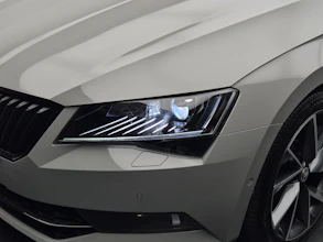 https://vehicle.imgix.net/4304703/c97d52b6-35c3-4746-997a-1b8bfe6f54fb.jpg