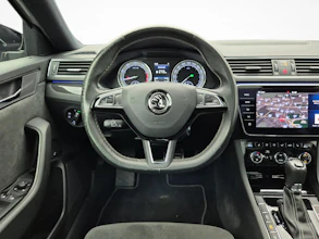 https://vehicle.imgix.net/4304703/d55ea1b6-4e43-49d3-b596-26f98d00c722.jpg