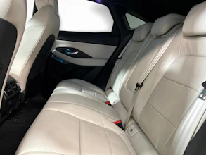 https://vehicle.imgix.net/4304788/e77fb42a-b3c1-4612-8001-17e063786bb0.jpg
