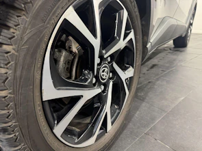 image du véhicule TOYOTA C-HR 2.0 VVTi HSD Trend