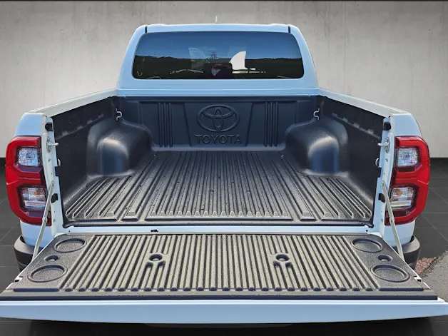 Toyota Hilux Double Cab.-Pick-up 2.8 D-4D MHEV 204 Invincible