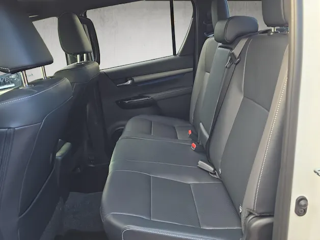 Toyota Hilux Double Cab.-Pick-up 2.8 D-4D MHEV 204 Invincible