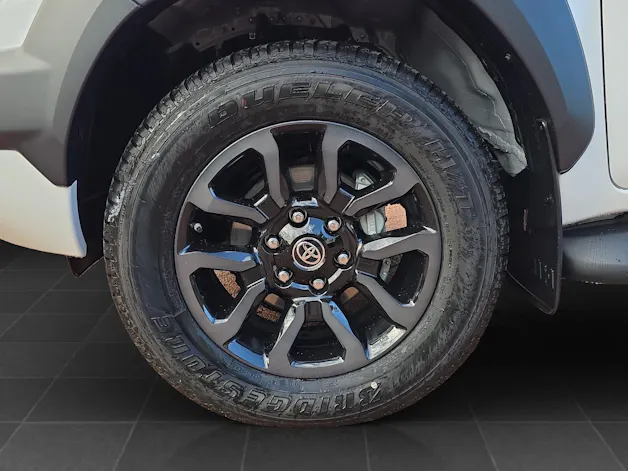 Toyota Hilux Double Cab.-Pick-up 2.8 D-4D MHEV 204 Invincible