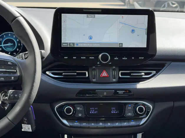HYUNDAI i30 1.5 T-GDi Amplia