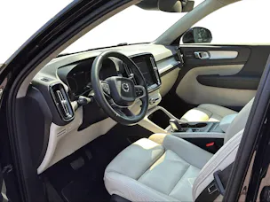 VOLVO XC40 2.0 D4 Momentum AWD