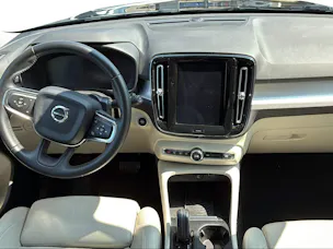 VOLVO XC40 2.0 D4 Momentum AWD